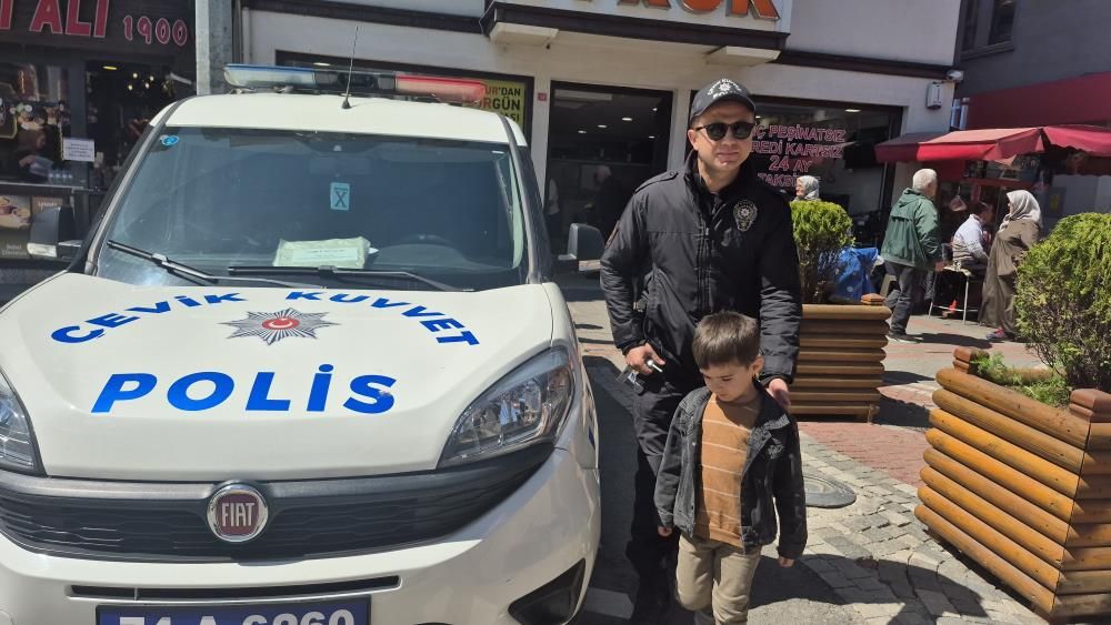 Bartın’da minik Aras’ın polis hayali gerçek oldu: Devriye aracıyla şehir turu attı 1