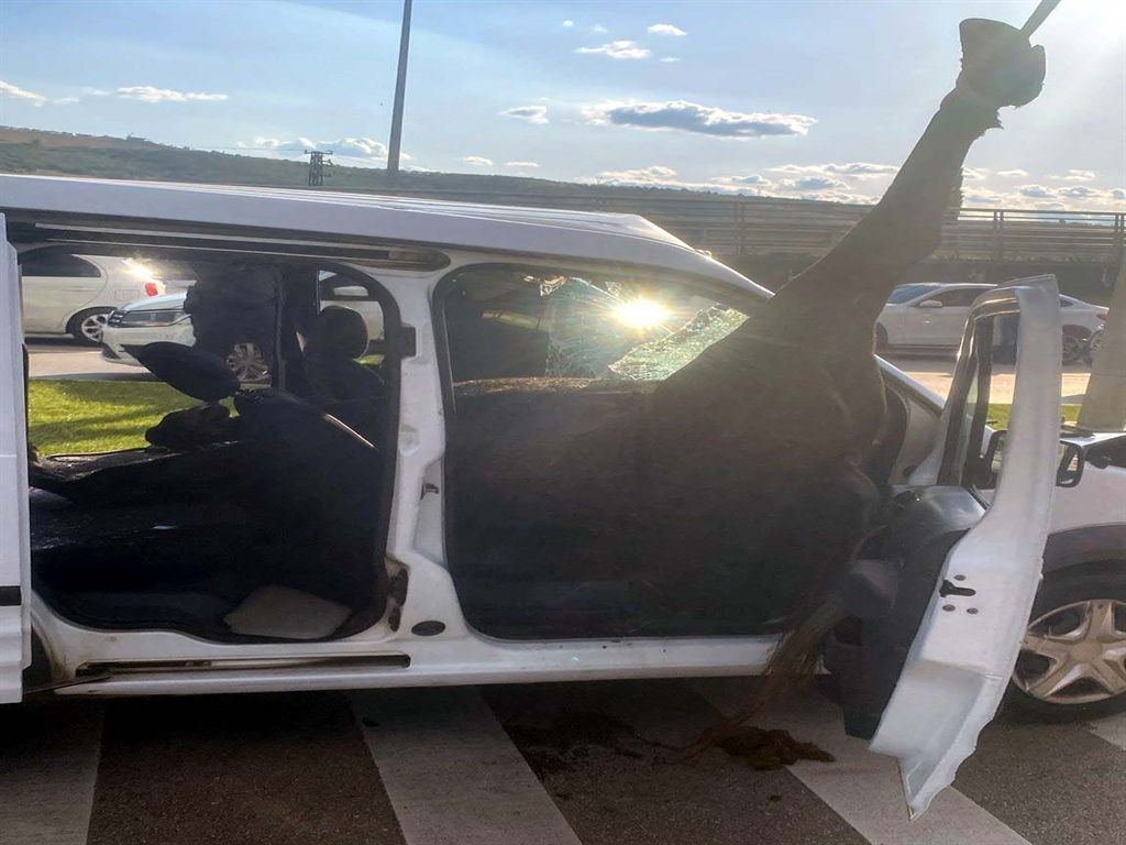 Gaziantep’te feci kaza: Başıboş at sivil polis aracına çarptı, 2 polis yaralandı 1