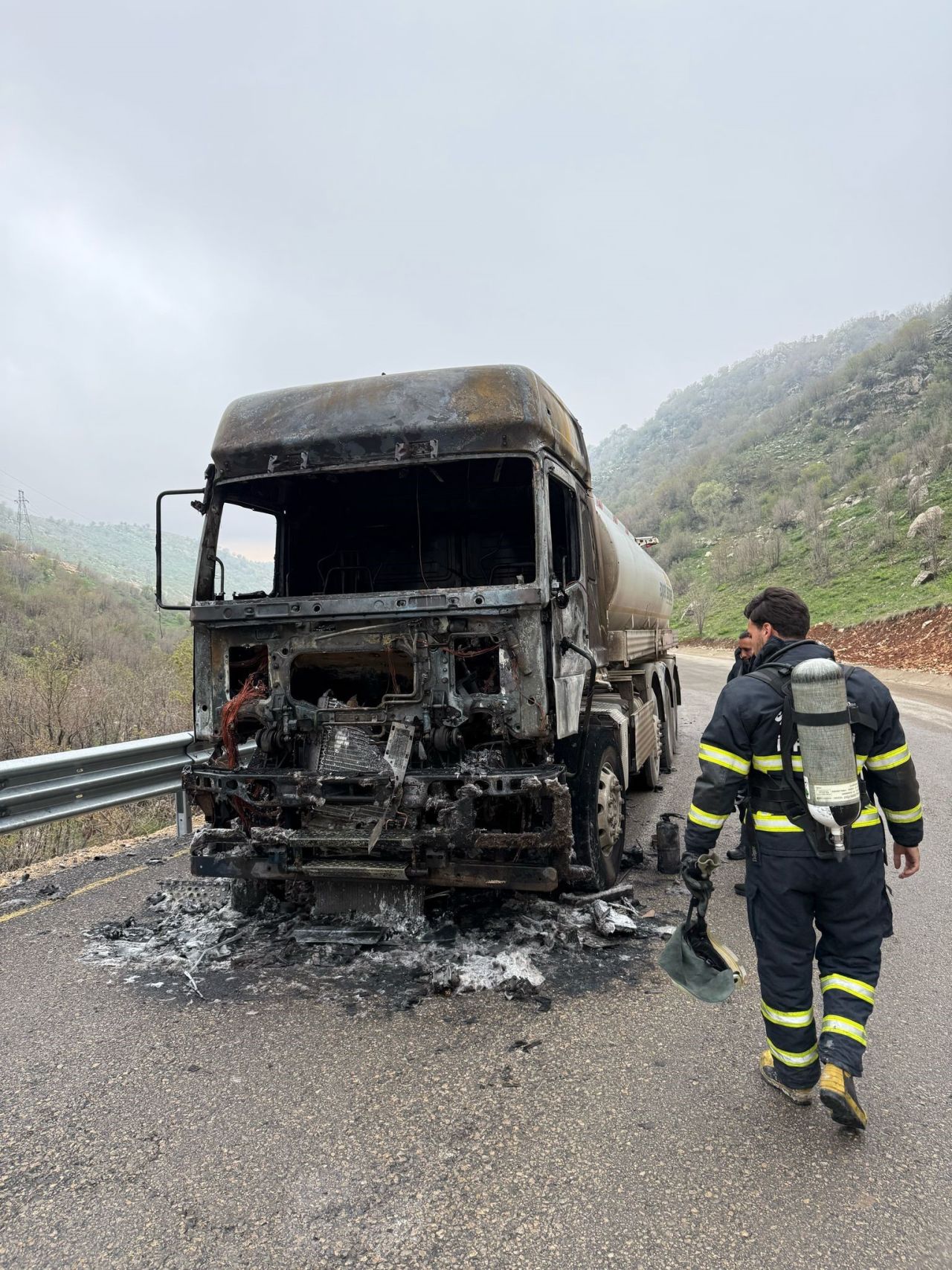Şırnak’ta korku dolu anlar! Akaryakıt tankeri seyir halinde alevler içinde kaldı 1