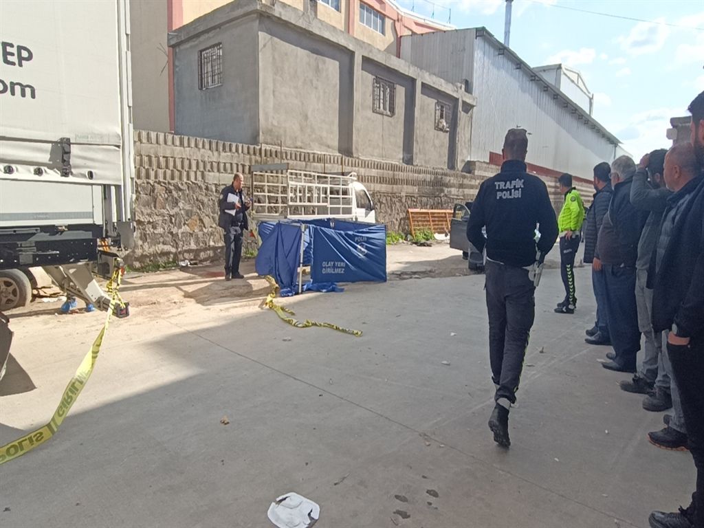 Gaziantep’te yürek yakan kaza: 5 yaşındaki Hüseyin Kaplan TIR’ın altında hayatını kaybetti 4