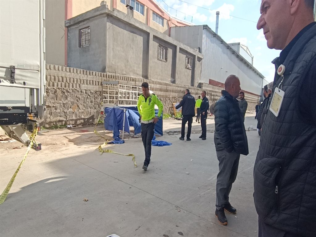 Gaziantep’te yürek yakan kaza: 5 yaşındaki Hüseyin Kaplan TIR’ın altında hayatını kaybetti 3