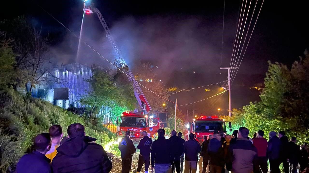 Sakarya’da mucize kurtarış: 82 yaşındaki yatalak kadın alevlerin arasından son anda kurtarıldı 1