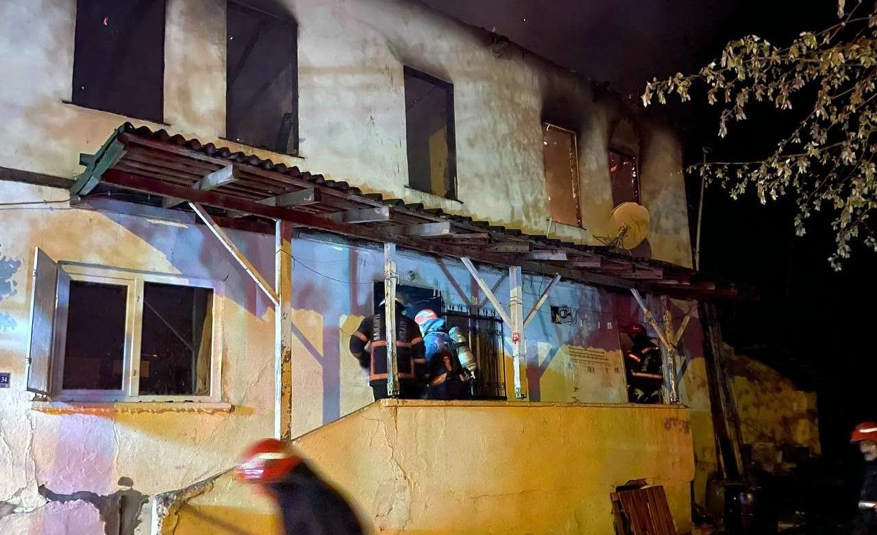 Sakarya’da mucize kurtarış: 82 yaşındaki yatalak kadın alevlerin arasından son anda kurtarıldı 7