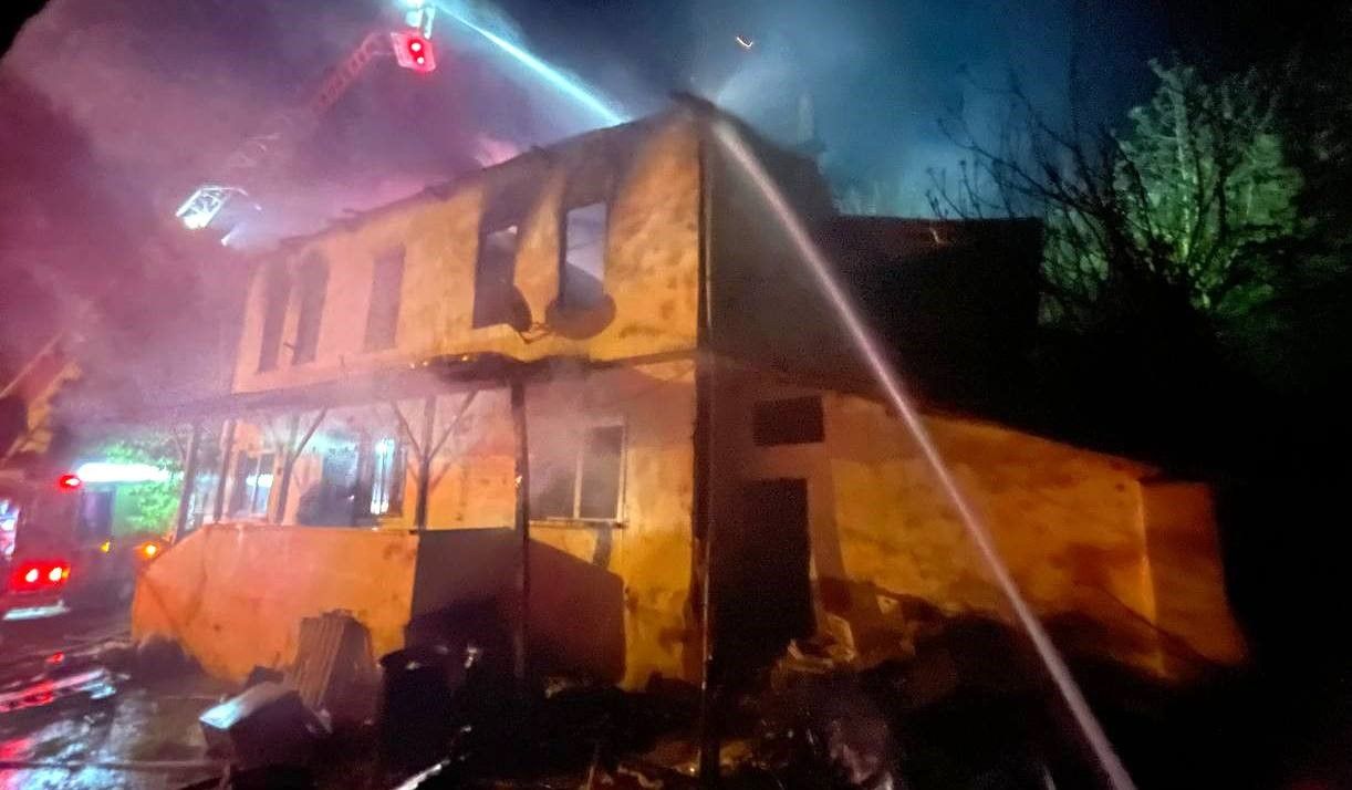 Sakarya’da mucize kurtarış: 82 yaşındaki yatalak kadın alevlerin arasından son anda kurtarıldı 8