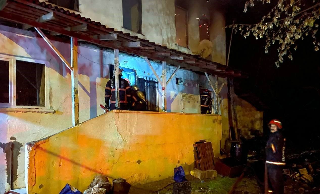 Sakarya’da mucize kurtarış: 82 yaşındaki yatalak kadın alevlerin arasından son anda kurtarıldı 3