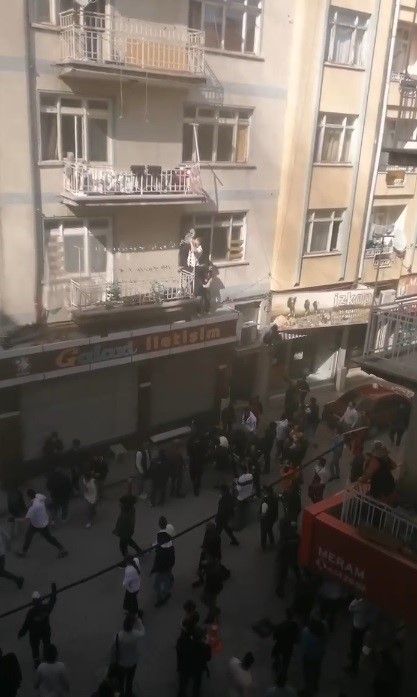 Konya’da yürek yakan yangın! 2 çocuk hayatını kaybetti, aile fertleri battaniyeye atlayarak kurtuldu 1