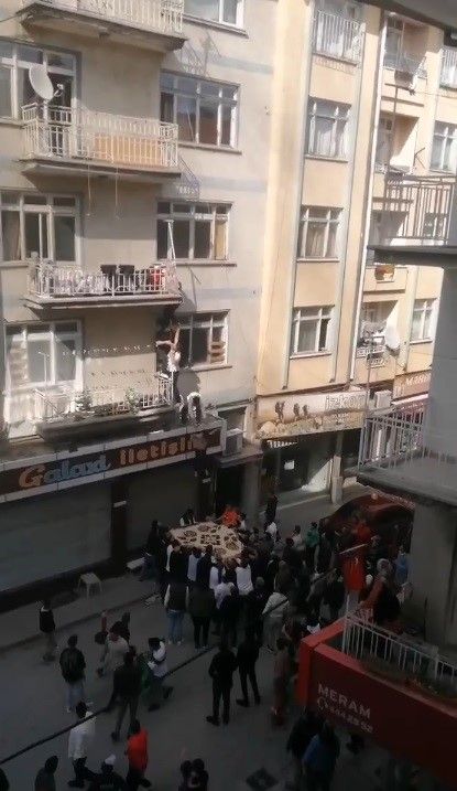 Konya’da yürek yakan yangın! 2 çocuk hayatını kaybetti, aile fertleri battaniyeye atlayarak kurtuldu 2