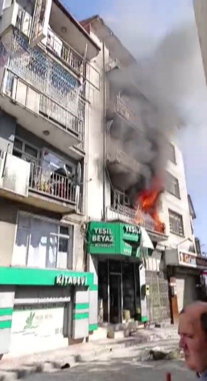 Konya’da yürek yakan yangın! 2 çocuk hayatını kaybetti, aile fertleri battaniyeye atlayarak kurtuldu 4