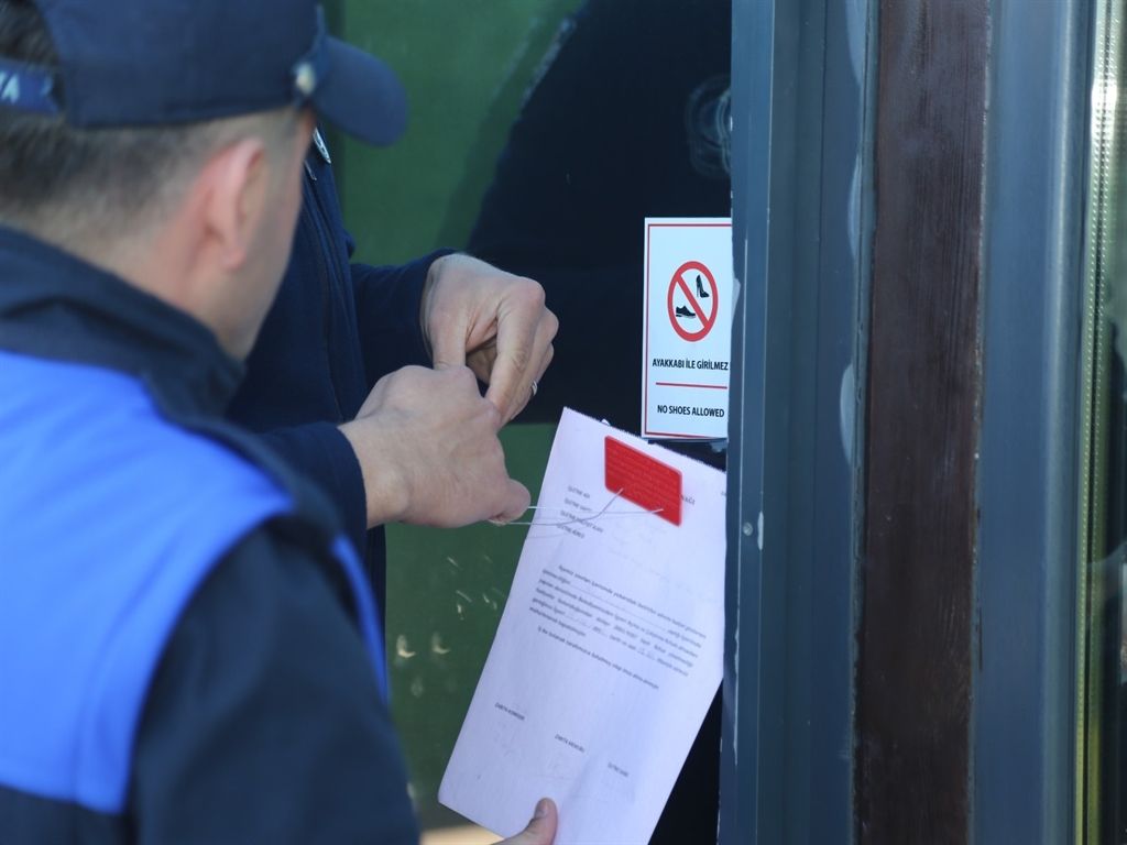 Sapanca bungalovdaki gizli kamera olayında şok detay: Kameranın görüntüleri işletmecinin cep telefonundan çıktı! 11