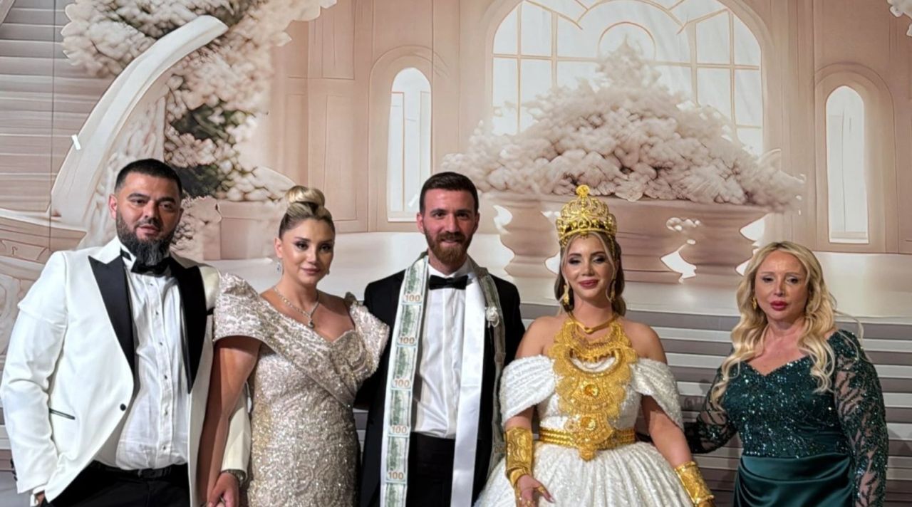 Aleyna Dalveren’in görkemli aşiret düğünü: İbrahim Tatlıses'in katıldığı düğünde milyon dolarlık altınlar takıldı 1