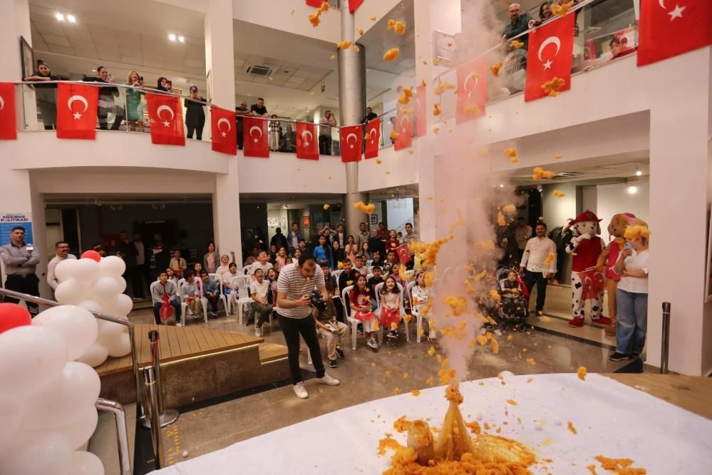 Kepez Belediyesi’nden Türkiye’de bir ilk: Çocuklar anne-babalarının iş yerinde bayram coşkusu yaşadı 1