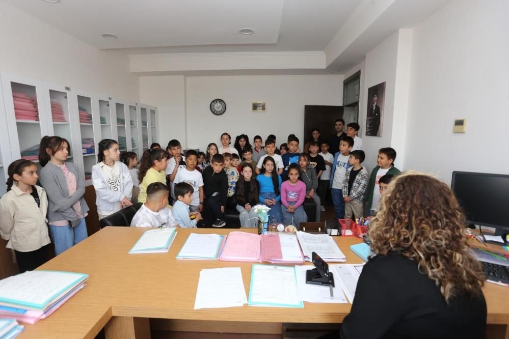 Kepez Belediyesi’nden Türkiye’de bir ilk: Çocuklar anne-babalarının iş yerinde bayram coşkusu yaşadı 5