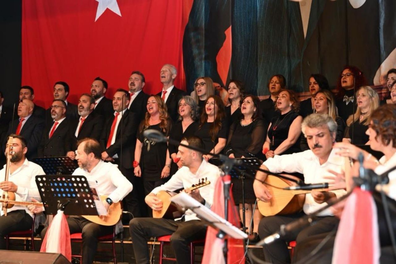 Aydın’da türkü rüzgârı: “Türkülerle Türkiye’m” konseri büyüledi 1