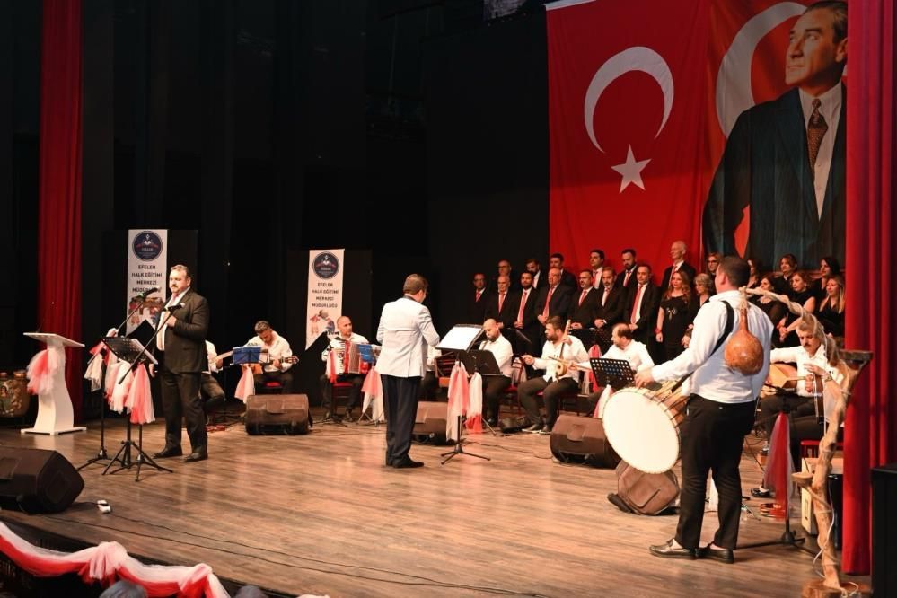 Aydın’da türkü rüzgârı: “Türkülerle Türkiye’m” konseri büyüledi 7
