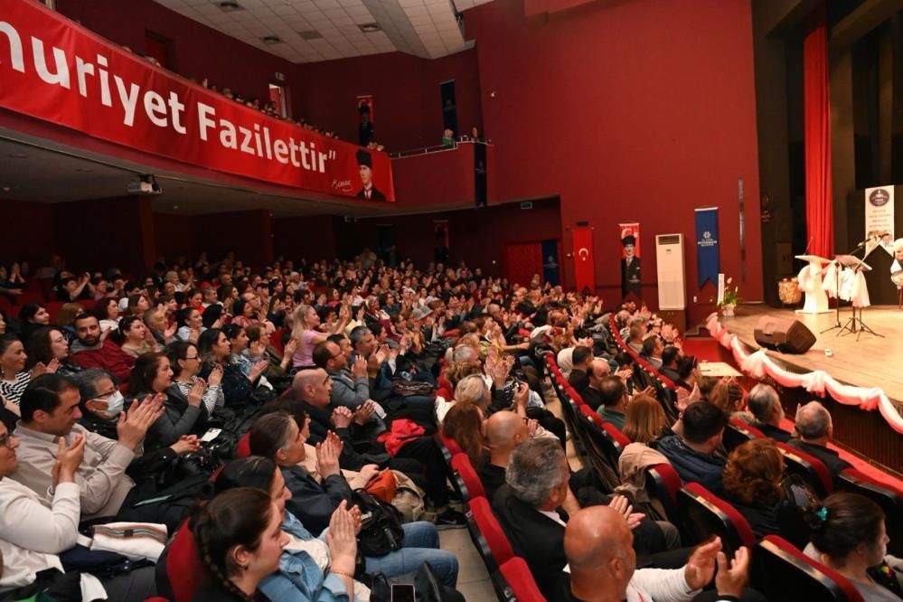 Aydın’da türkü rüzgârı: “Türkülerle Türkiye’m” konseri büyüledi 5