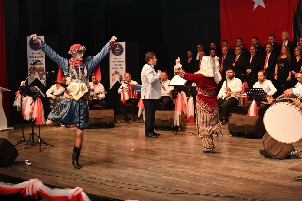 Aydın’da türkü rüzgârı: “Türkülerle Türkiye’m” konseri büyüledi 4