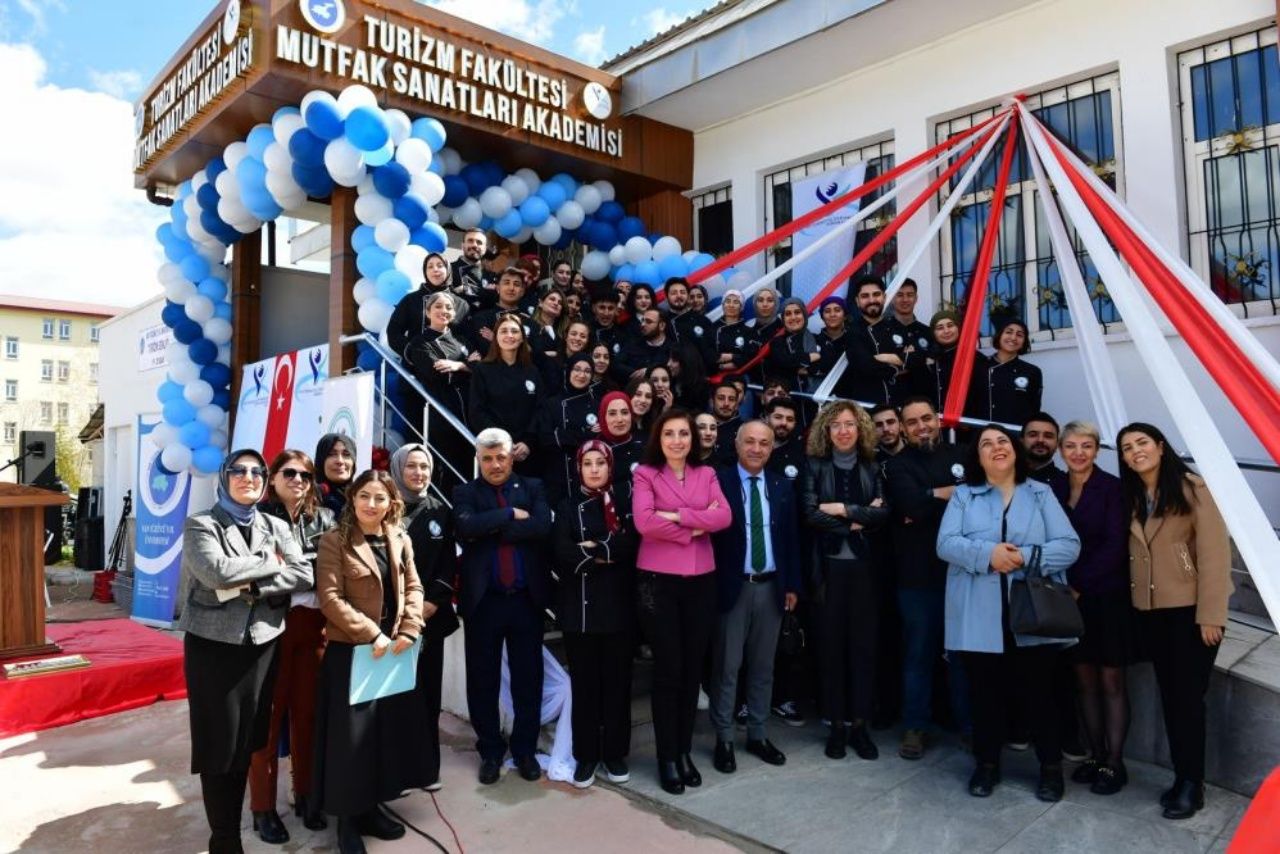 Van YYÜ’de gastronomi hamlesi: Mutfak Sanatları Akademisi açıldı 5