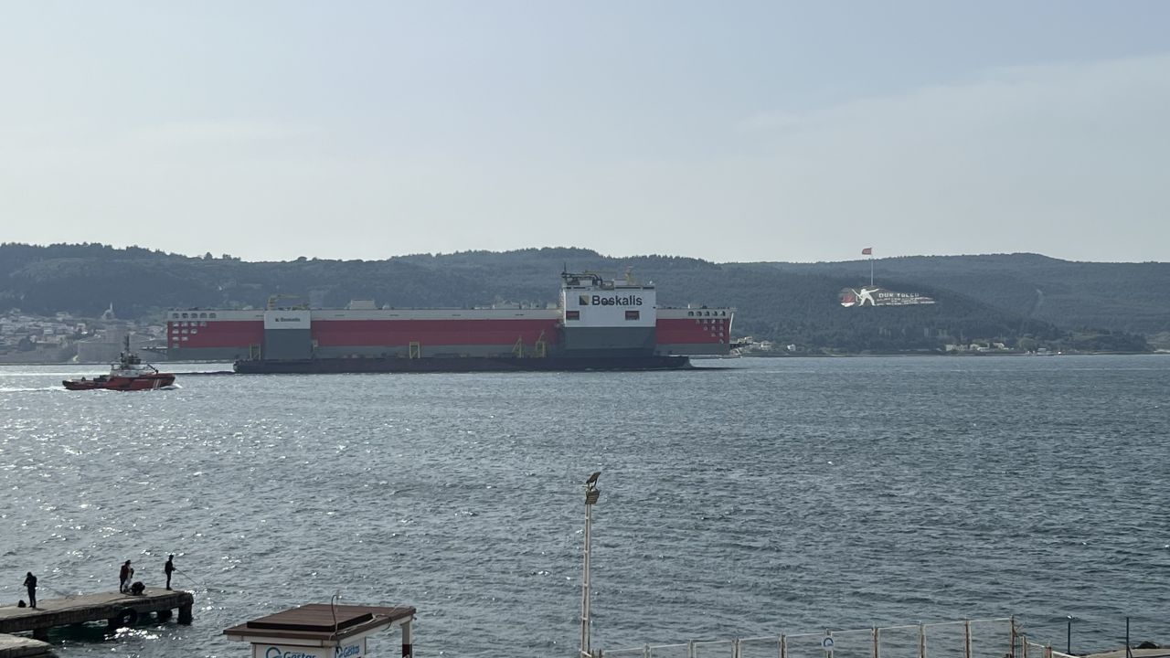 Dev yüzer havuz ‘Boka Vanguard’ Çanakkale Boğazı’nı geçti 2