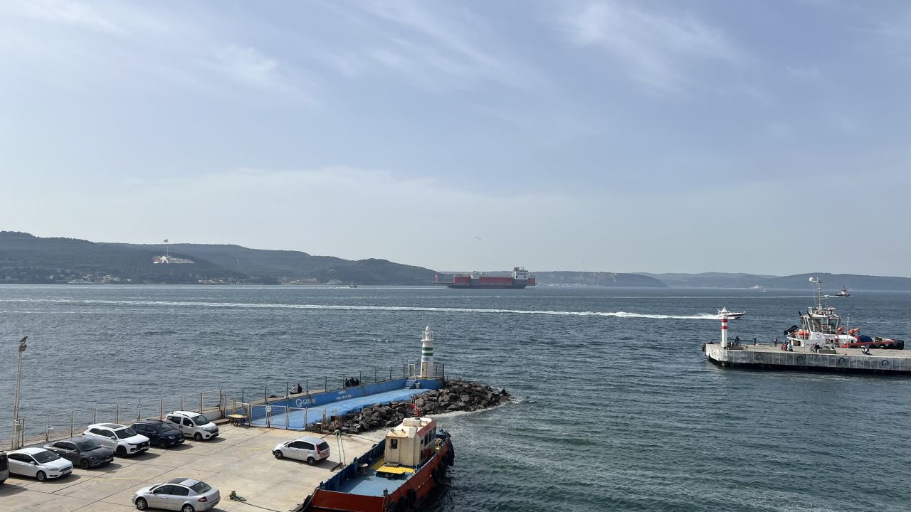 Dev yüzer havuz ‘Boka Vanguard’ Çanakkale Boğazı’nı geçti 4