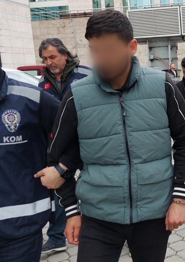Samsun’da ehliyet sınavında kopya skandalı: Üç kardeş adliyede 3