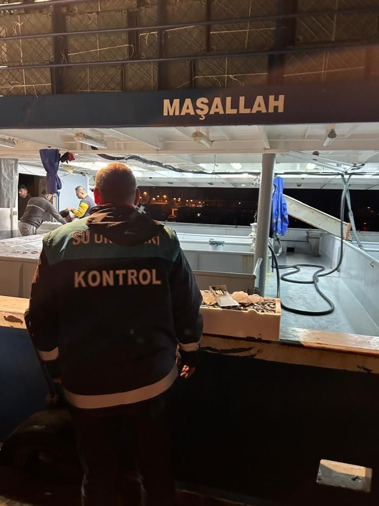 Rize’de yasadışı avcılığa 91 bin TL ceza: 6,5 ton balığa el kondu 4