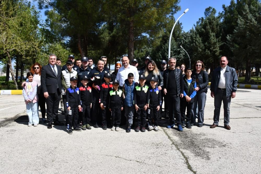 Diyarbakır’da çocuklardan polise anlamlı ziyaret: Ali Gaffar Okkan PMYO’da unutulmaz gezi 1
