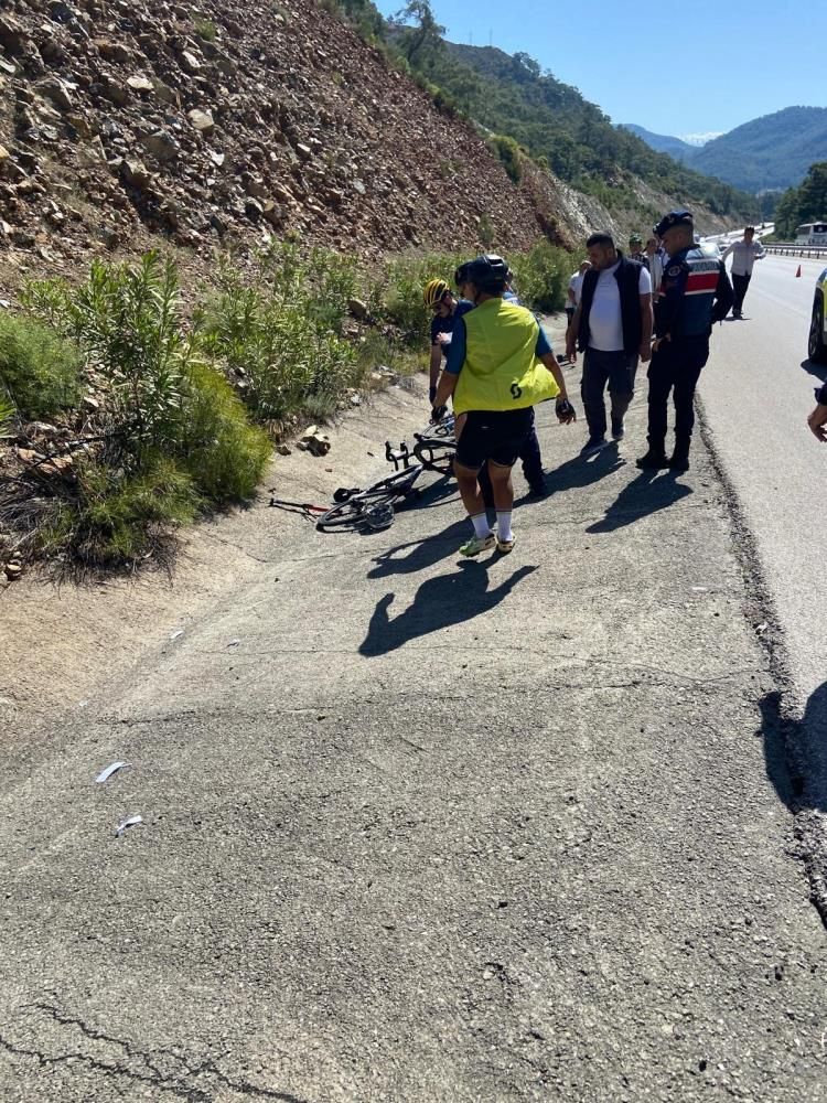 Fethiye’de bisiklet kazası yürek yaktı: Özgür Alkan hayatını kaybetti 1
