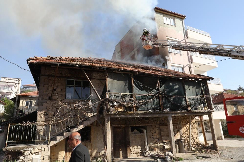 Bucak’ta korkutan yangın: 80 yaşındaki Meryem Şan dumandan etkilendi 2