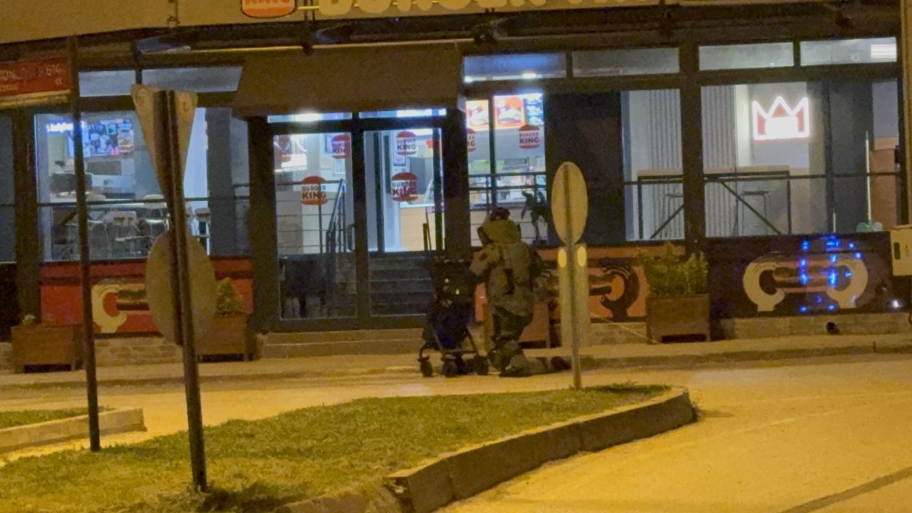 Düzce’de unutulan çanta fünyeyle patlatıldı: İçinden hırsızlık önleyici cihaz çıktı 7