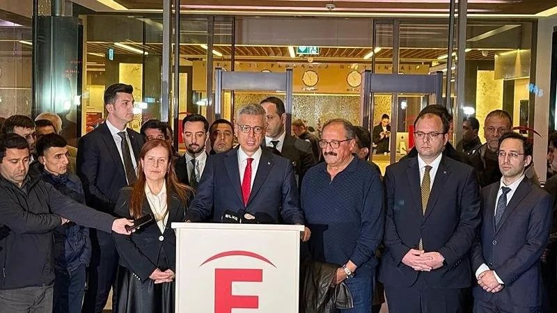Sırrı Süreyya Önder’e hastane çevresinden pankartlı destek: Diren ha baboş! 7