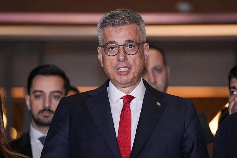 Sırrı Süreyya Önder’e hastane çevresinden pankartlı destek: Diren ha baboş! 5
