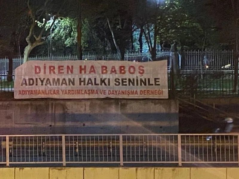 Sırrı Süreyya Önder’e hastane çevresinden pankartlı destek: Diren ha baboş! 2