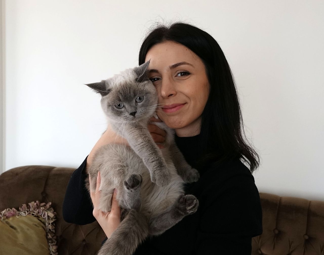 Akçaabatlı anne kız, kayıp kedileri ‘Badem’i 10 gün sonra bulanı altınla ödüllendirdi 1
