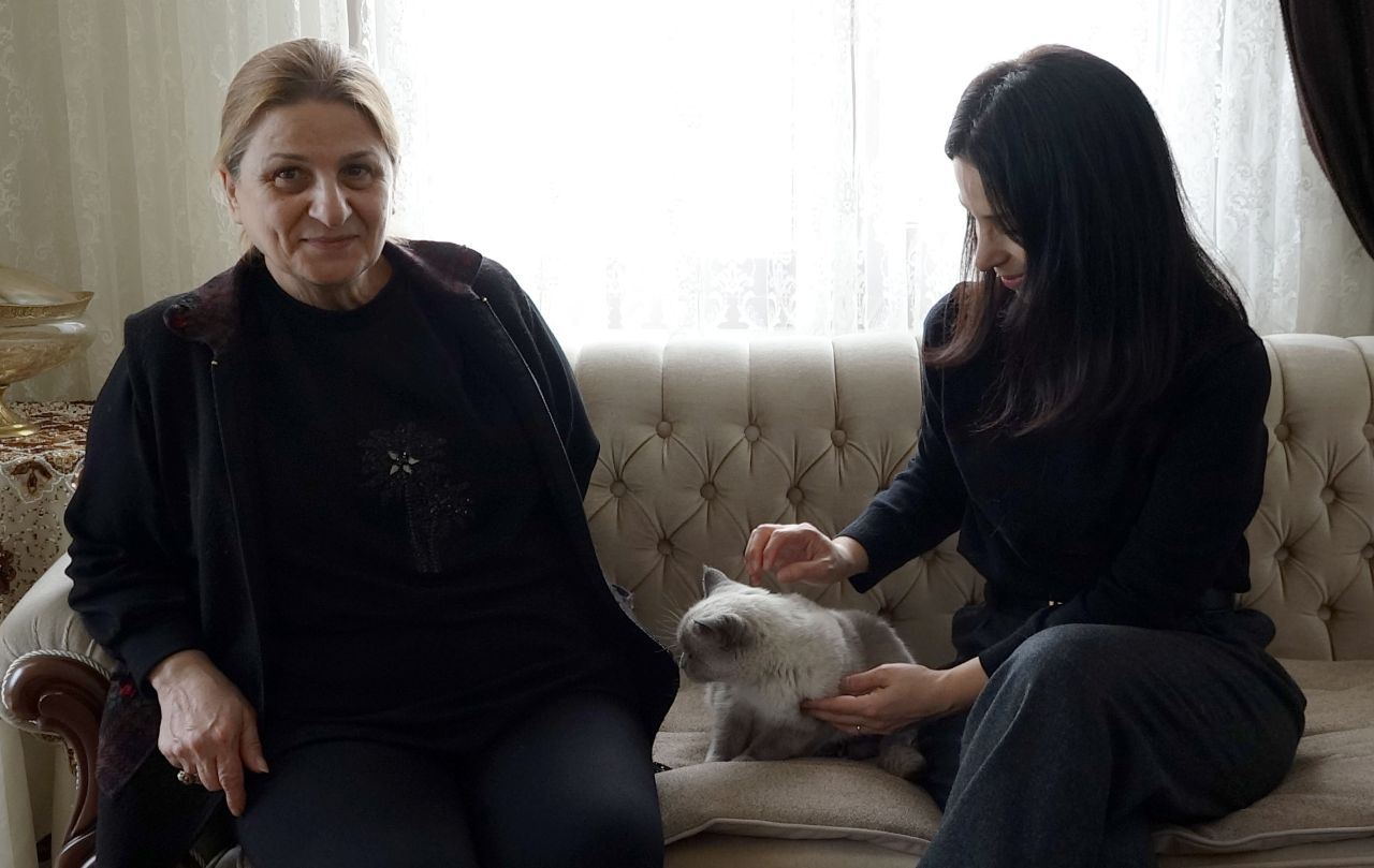 Akçaabatlı anne kız, kayıp kedileri ‘Badem’i 10 gün sonra bulanı altınla ödüllendirdi 7