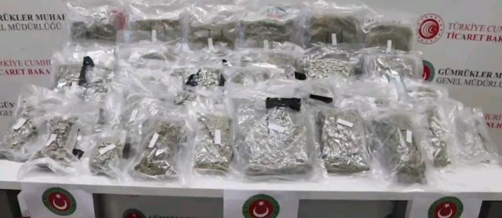 İpsala Sınır Kapısı’nda uyuşturucu darbesi: Cipte 17 kilo esrar yakalandı 2