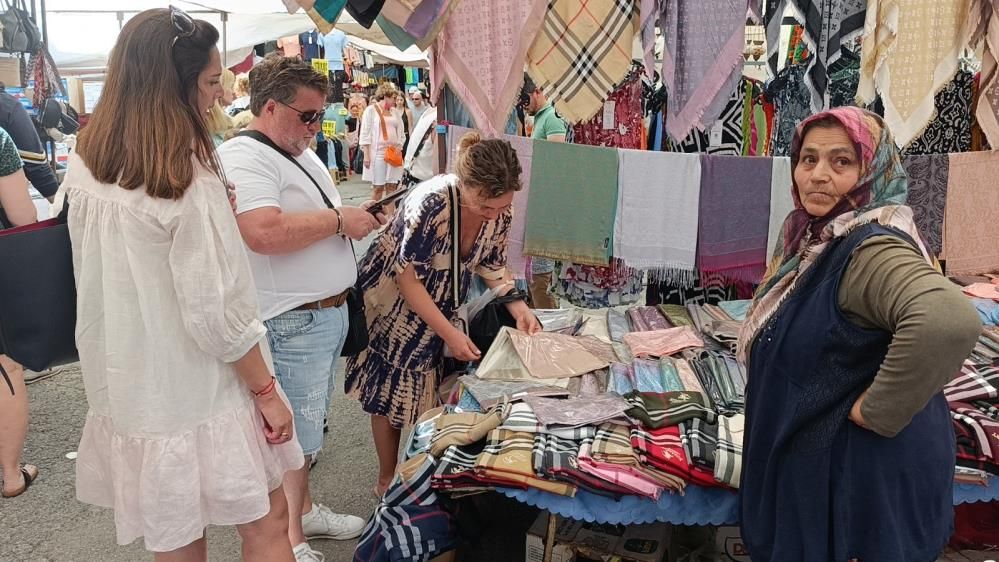 Manavgat Perşembe Pazarı’nda turist bereketi: Esnaf yeni sezondan umutlu 6