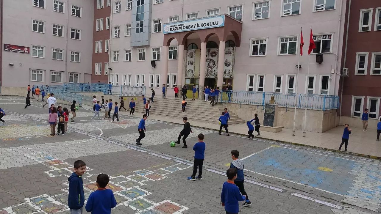 Samsun'da başörtülü öğrenciye akılalmaz mobbing: Kadın gibi görünüyorsun!  Veli ve öğretmen karakolluk oldu 1
