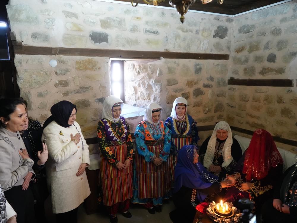 Kastamonu’da geçmişten geleceğe uzanan miras! Geleneksel Gelinlik ve Çeyizler Sergisi açıldı 1