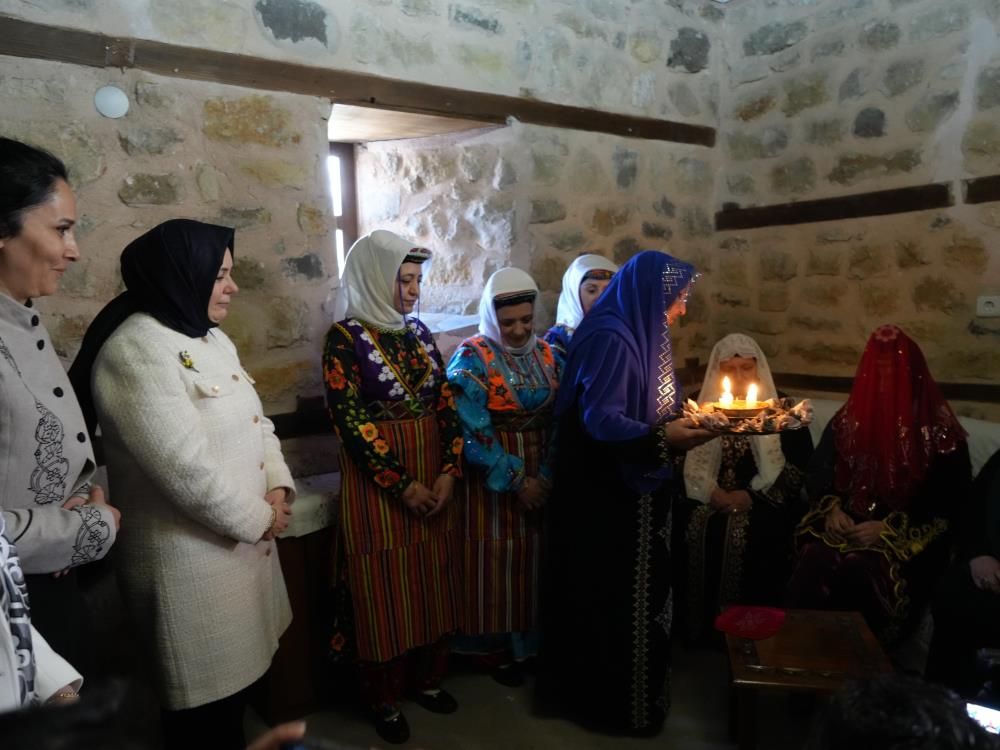 Kastamonu’da geçmişten geleceğe uzanan miras! Geleneksel Gelinlik ve Çeyizler Sergisi açıldı 4