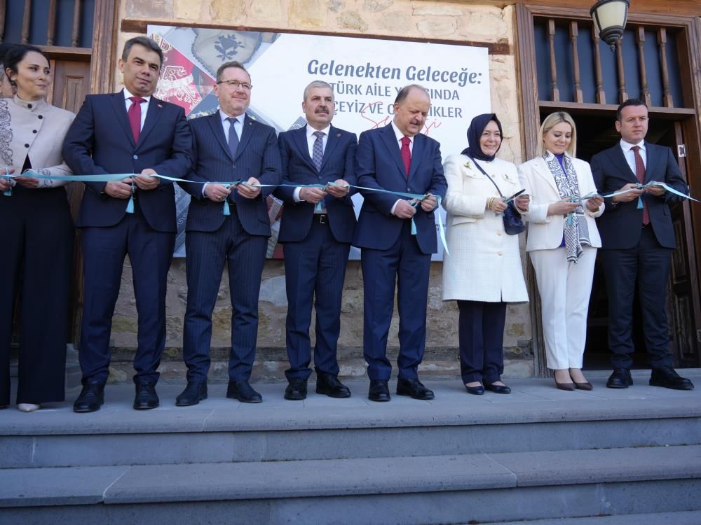 Kastamonu’da geçmişten geleceğe uzanan miras! Geleneksel Gelinlik ve Çeyizler Sergisi açıldı 9