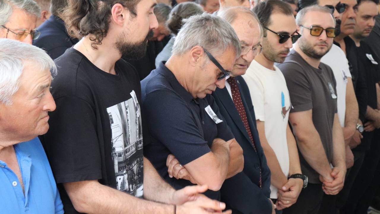 Ersun Yanal bir hafta arayla hem annesini hem babasını toprağa verdi 8