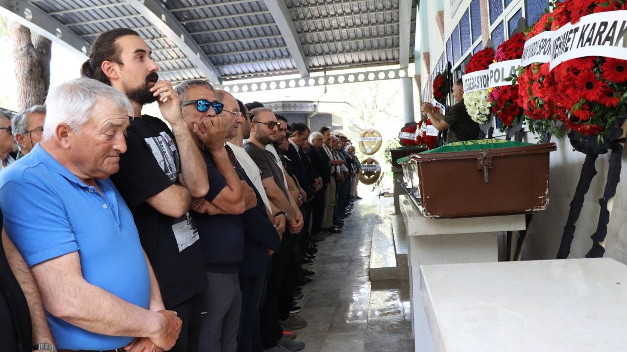 Ersun Yanal bir hafta arayla hem annesini hem babasını toprağa verdi 7