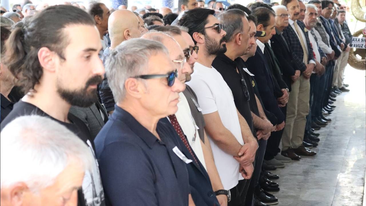 Ersun Yanal bir hafta arayla hem annesini hem babasını toprağa verdi 6