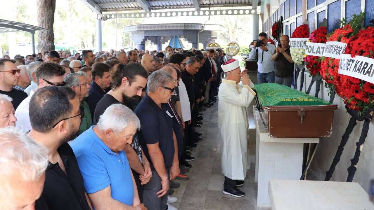 Ersun Yanal bir hafta arayla hem annesini hem babasını toprağa verdi 5