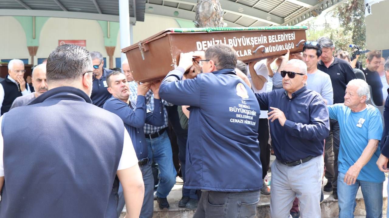 Ersun Yanal bir hafta arayla hem annesini hem babasını toprağa verdi 2