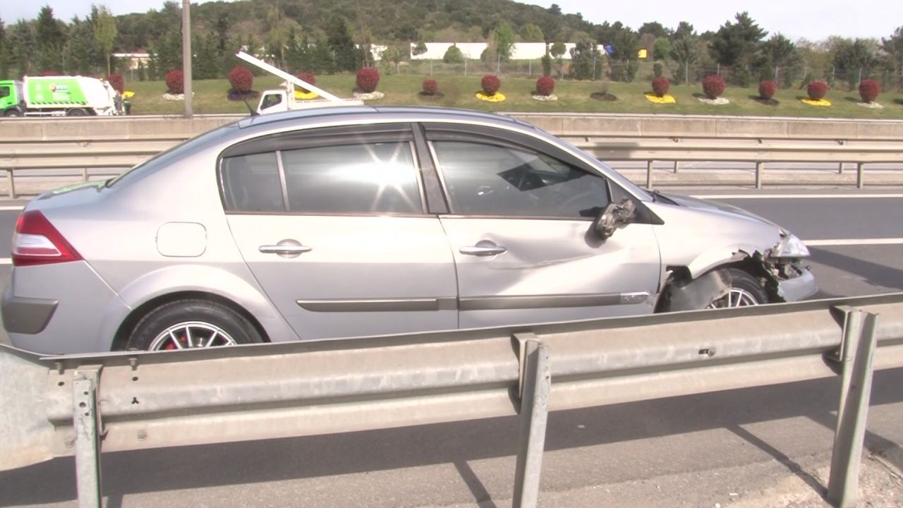 Kartal’da feci kaza! Otomobil ile motosiklet çarpıştı, 1 ağır yaralı 4