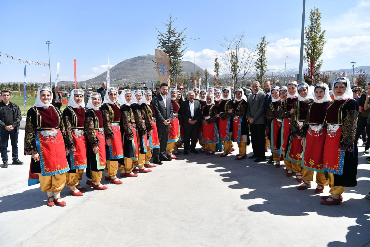 Kayseri’de Çocuk Kitap Fuarı ve Şenliği başladı: 10 Gün boyunca eğitim ve eğlence bir arada 3
