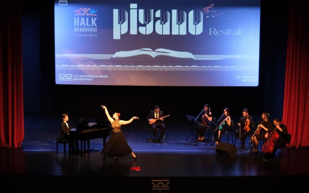 Büyükçekmece Halk Akademisi öğrencileri Atatürk Kültür Merkezi’nde sahne aldı 3
