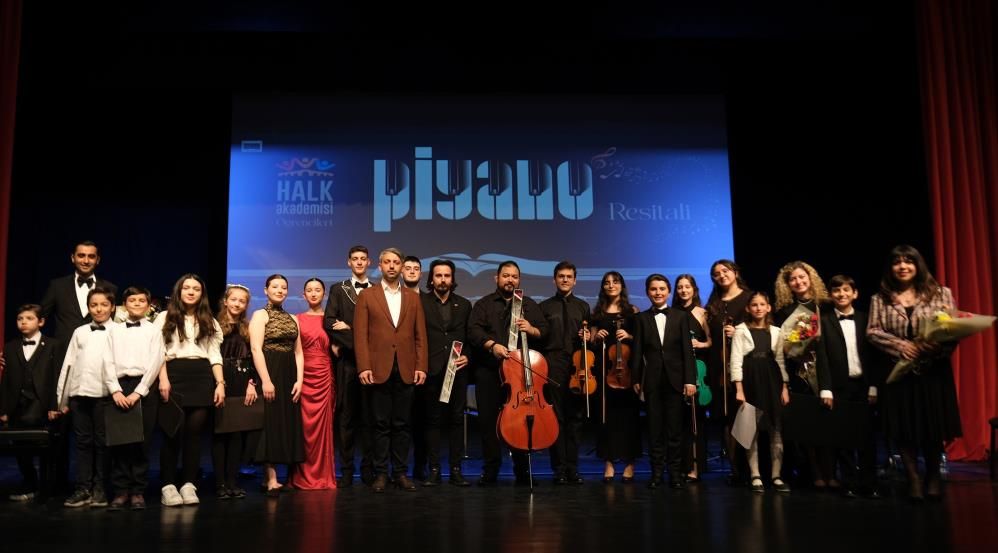 Büyükçekmece Halk Akademisi öğrencileri Atatürk Kültür Merkezi’nde sahne aldı 4