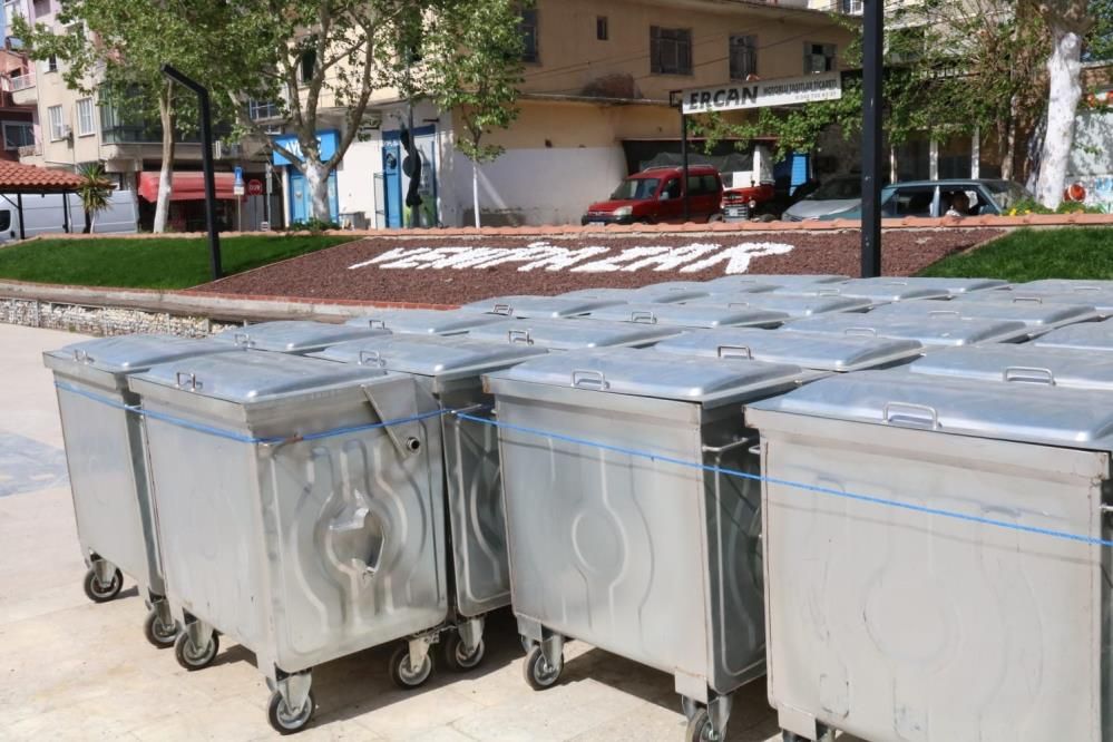 Aydın Büyükşehir’den Yenipazar’a çevre desteği: 100 çöp konteyneri hibe edildi 2